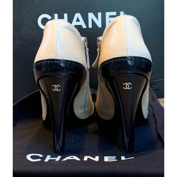 CHANEL NEW Open Toe Leather Ankle Boot Bootie Black & Tan CC Logo EU 38 US 7-7.5 - Picture 5 of 12
